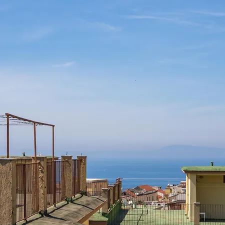 De Vivo Realty - La Mela Meta