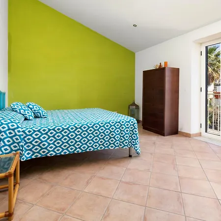 De Vivo Realty - La Mela Meta