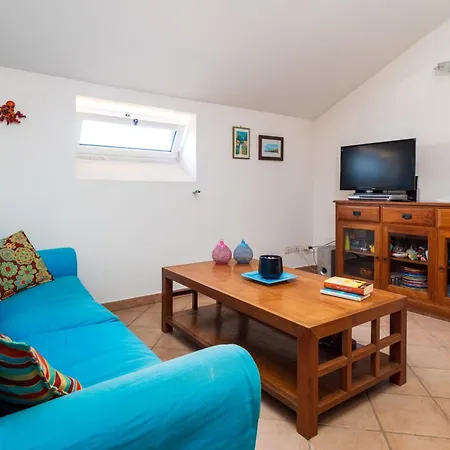 De Vivo Realty - La Mela Meta