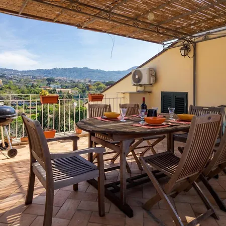 De Vivo Realty - La Mela Lägenhet