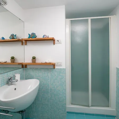 De Vivo Realty - La Mela *