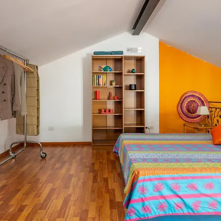 De Vivo Realty - La Mela
