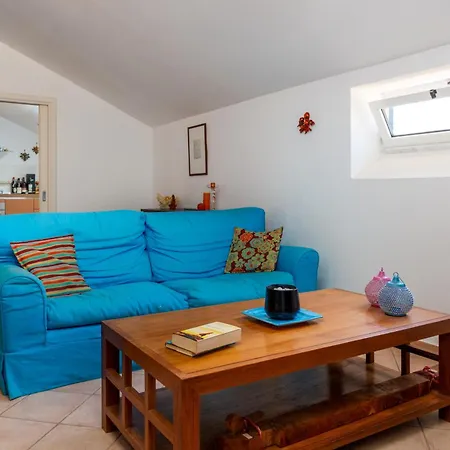 De Vivo Realty - La Mela Lägenhet *